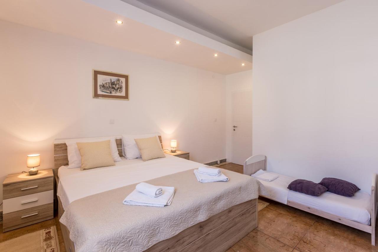 Apartments Ana Umljanovic Bagian luar foto